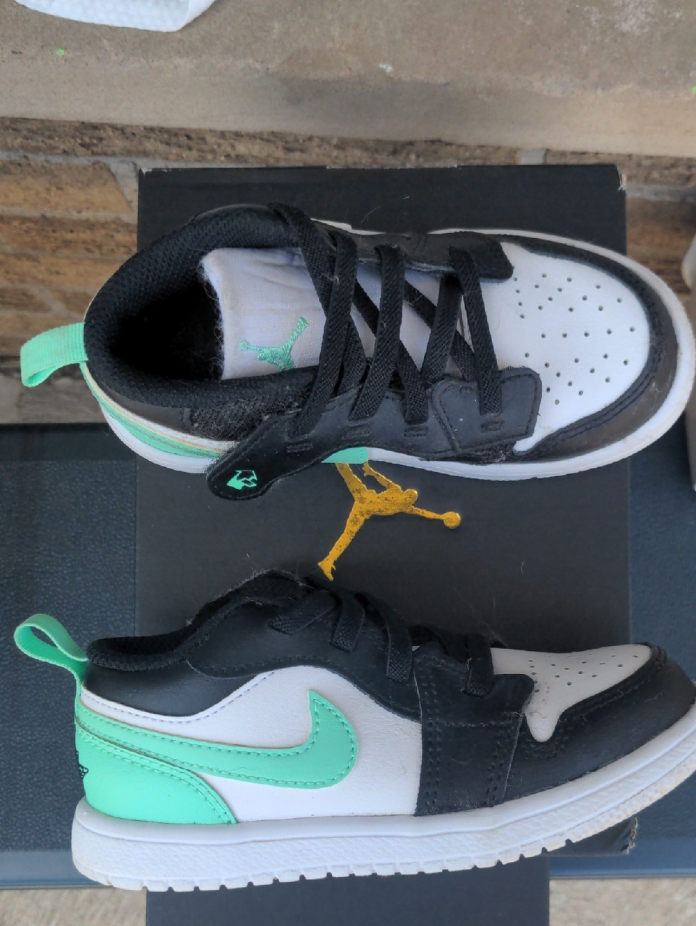 Nike Kids Classic Low-Top Sneakers Air Jordan 1 Low Alt Kids Shoes in Green Glow